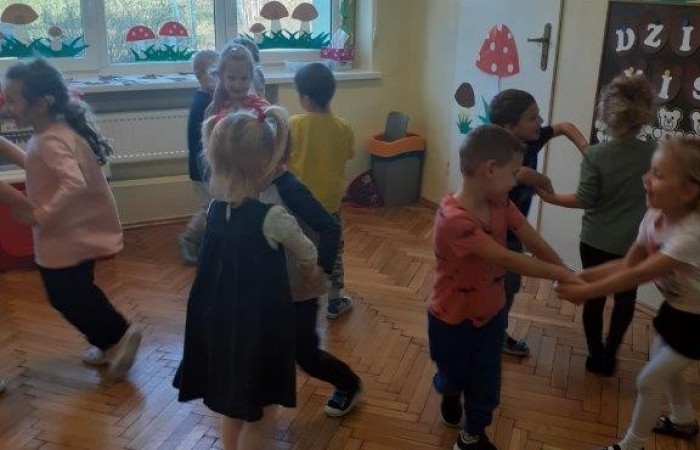 Grupa Wiewiórki dzień pluszowego misia